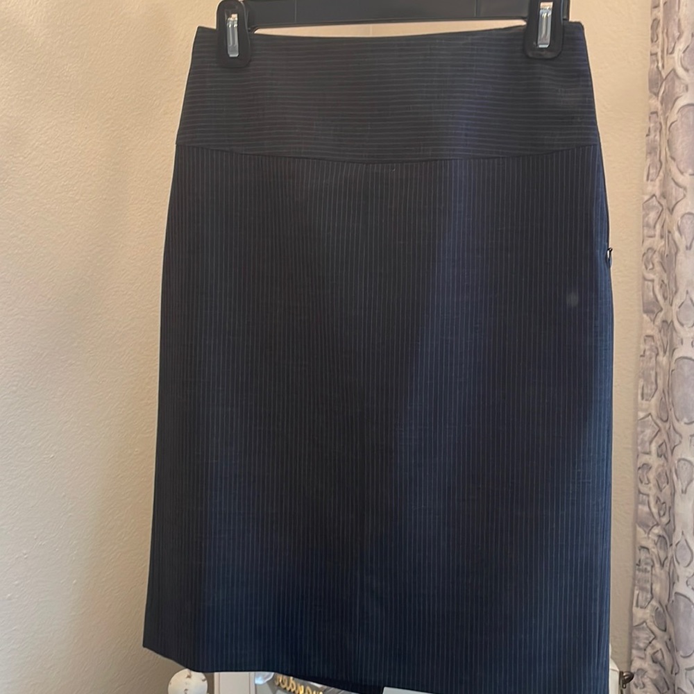 Banana Republic Gray Pinstripe Pencil Skirt. Size 0